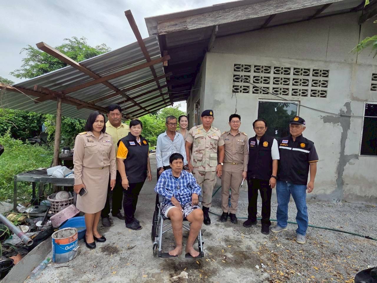 ศจพ.อ.เมืองเพชรบุรี ลงพื้นที่เยี่ยมเยียนและให้การช่วยเหลือครัวเรือนเปราะบางและครัวเรือนเป้าหมายในระบบทีพีแมพ