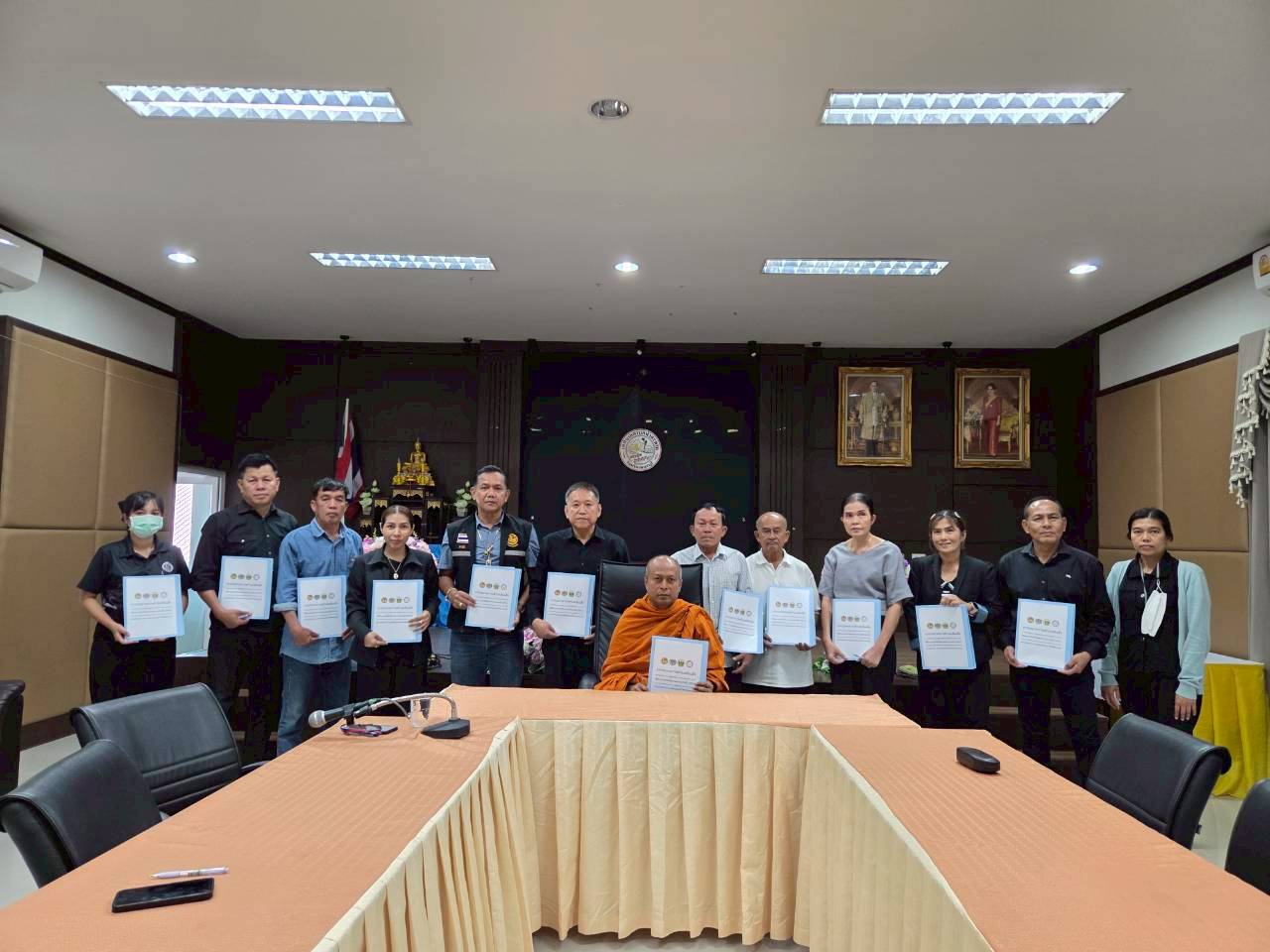 พช.เมืองเพชรบุรี ขับเคลื่อนการดำเนินงาน "ตำบลเข้มแข็ง  ตามหลักปรัชญาของเศรษฐกิจพอเพียง"