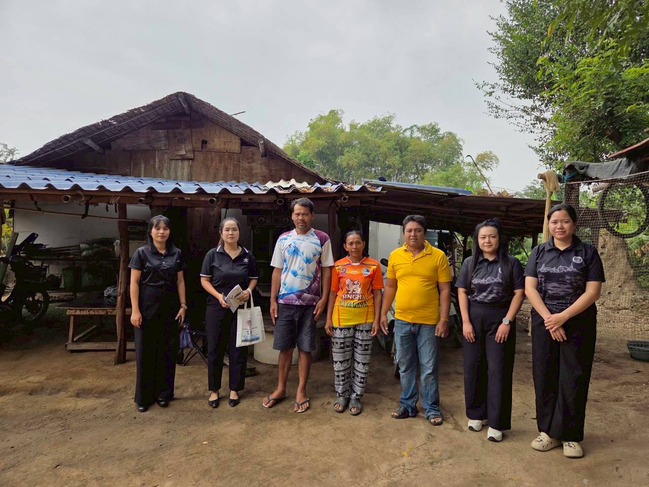 พช.เมืองเพชรบุรี ลงพื้นที่ติดตามและเยี่ยมเยือนครัวเรือนยากจน  ที่ตกเกณฑ์ตามข้อมูล จปฐ. ปี 2569