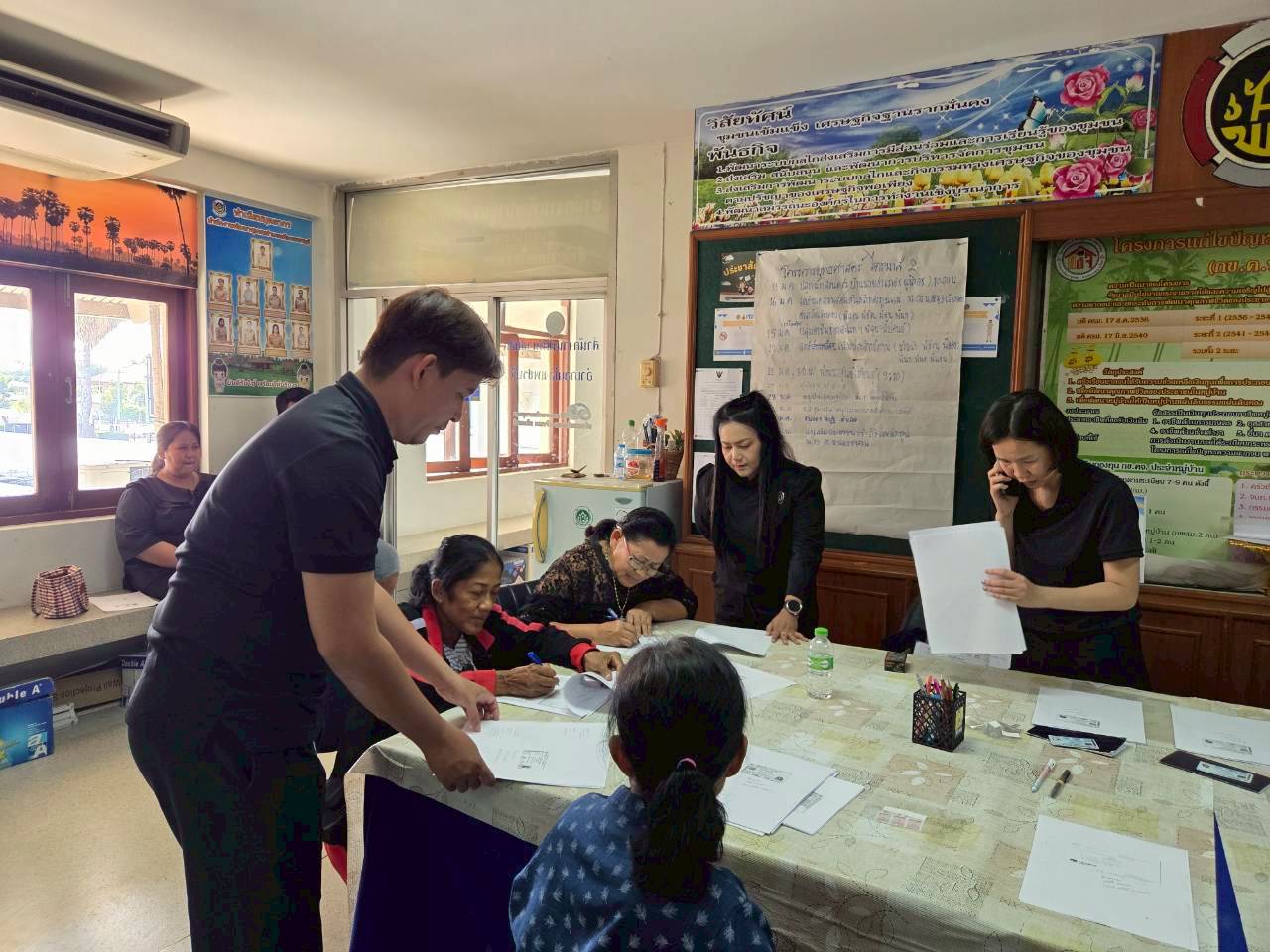 สพอ.เมืองเพชรบุรี ร่วมดำเนินการจัดทำสัญญาขอรับการสนับสนุนเงินทุนหมุนเวียนกองทุนพัฒนาบทบาทสตรี