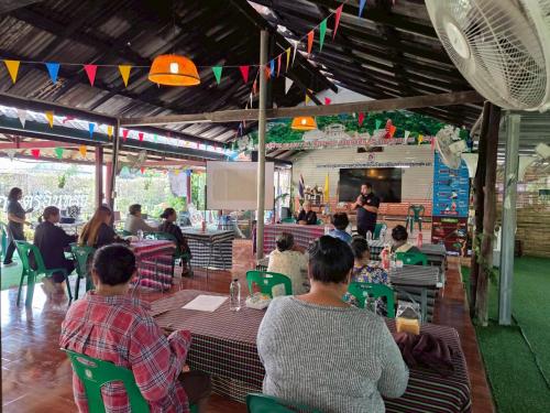 สพอ.เมืองเพชรบุรี ดำเนินโครงการส่งเสริมการจัดตั้งและพัฒนากลุ่มอาชีพ