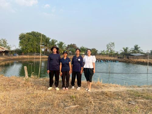 พช.เมืองเพชรบุรี ตรวจติดตามกลุ่มสมาชิกกองทุนพัฒนาบทบาทสตรีที่เสนอโครงการขอกู้เงินทุนหมุนเวียน และขอสนับสนุนเงินอุดหนุน
